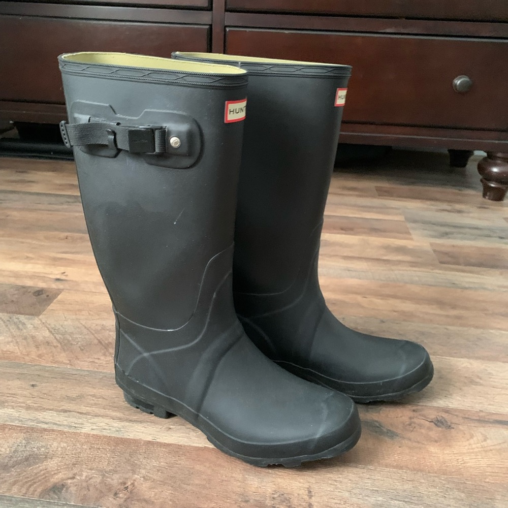 Like New Black Tall Hunter Rain Boots Sz 9